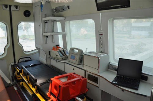 邹平市救护车内部